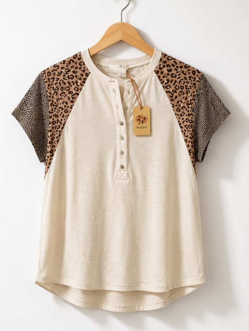 Entro BOUTIQUE Cream Waffle Henley Top with Leopard Print Sleeves - Picture 3 of 5